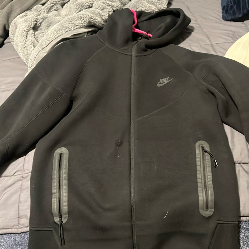 Black Nike tech